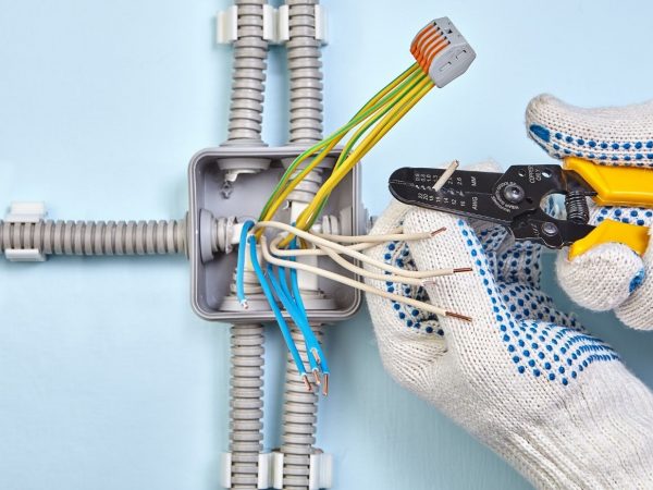 Choosing the Safest Tool for Stripping Wire Insulation